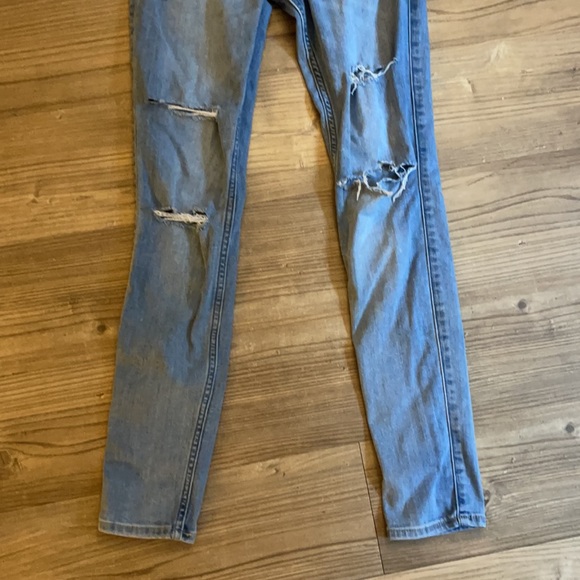 Hollister Hi-Rise Super Skinny Jeans - Picture 4 of 7